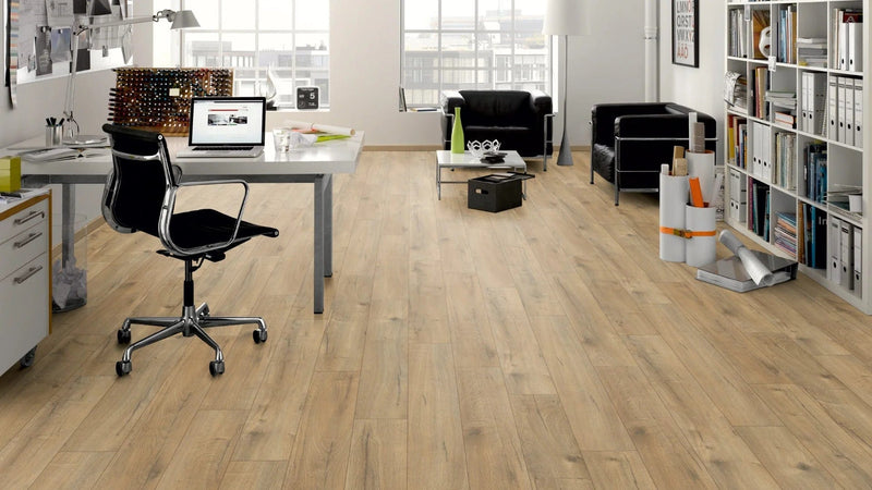 Завантажте зображення в засіб перегляду галереї, quebec vintage oak plank laminate flooring displayed in a home office
