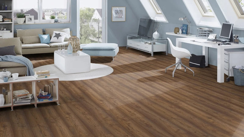 Załaduj obraz do przeglądarki galerii, habana oak laminate flooring on display in a living area
