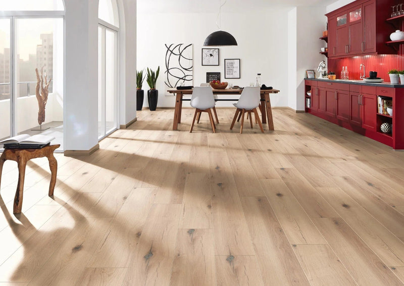 Завантажте зображення в засіб перегляду галереї, borsa oak laminate flooring on display in a kitchen
