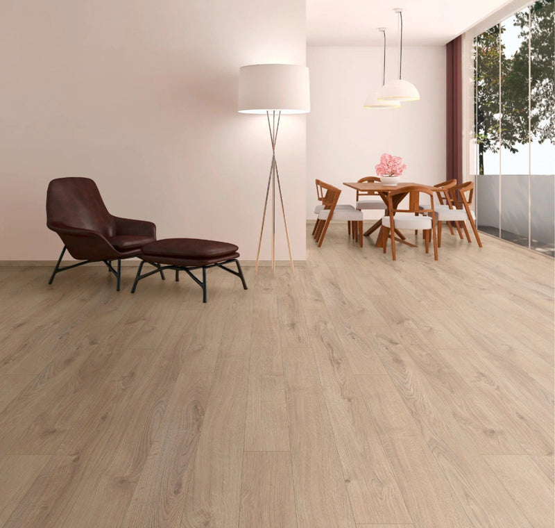 Завантажте зображення в засіб перегляду галереї, geneva oak laminate flooring on display in a living area
