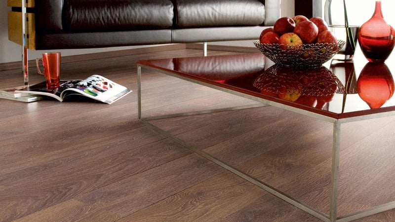 Завантажте зображення в засіб перегляду галереї, shire oak laminate flooring displayed in a living area
