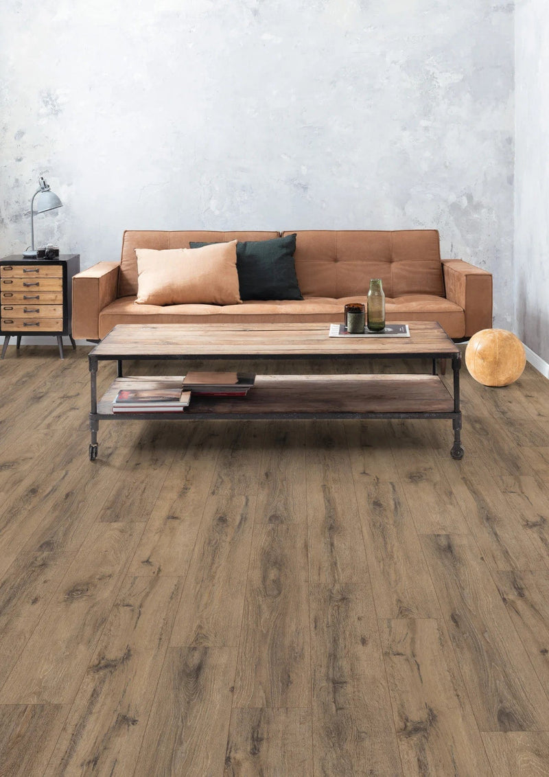 Завантажте зображення в засіб перегляду галереї, parquet oak dark laminate flooring displayed in a living area
