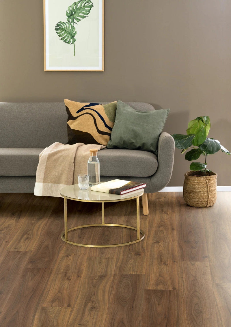 Завантажте зображення в засіб перегляду галереї, dark langley walnut aqua laminate flooring on display in a living room
