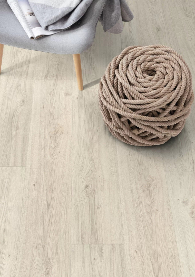 Завантажте зображення в засіб перегляду галереї, asgil oak white flooring on display in a home setting
