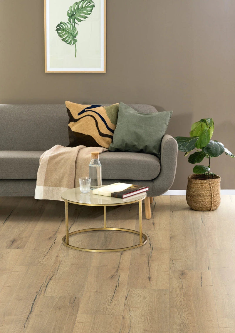 Завантажте зображення в засіб перегляду галереї, natural valley oak aqua laminate flooring displayed in a living area
