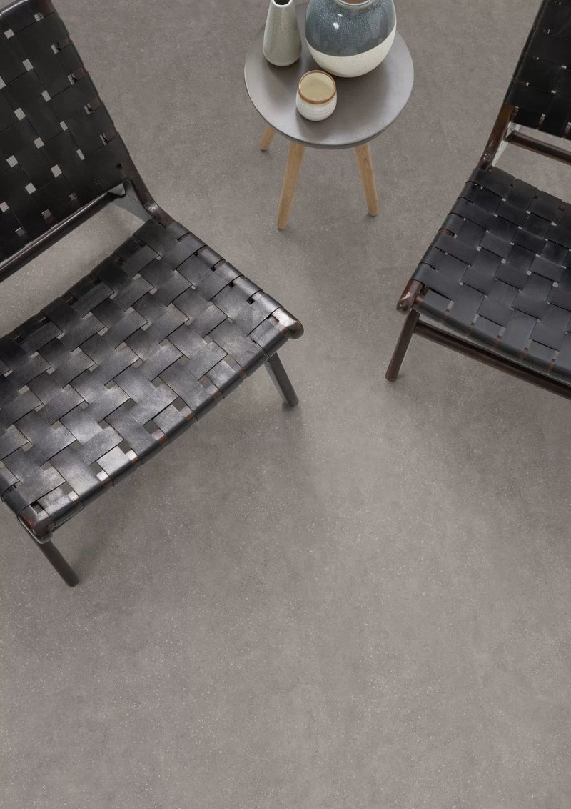 Завантажте зображення в засіб перегляду галереї, grey sparkle grain aqua laminate flooring on display in a living area
