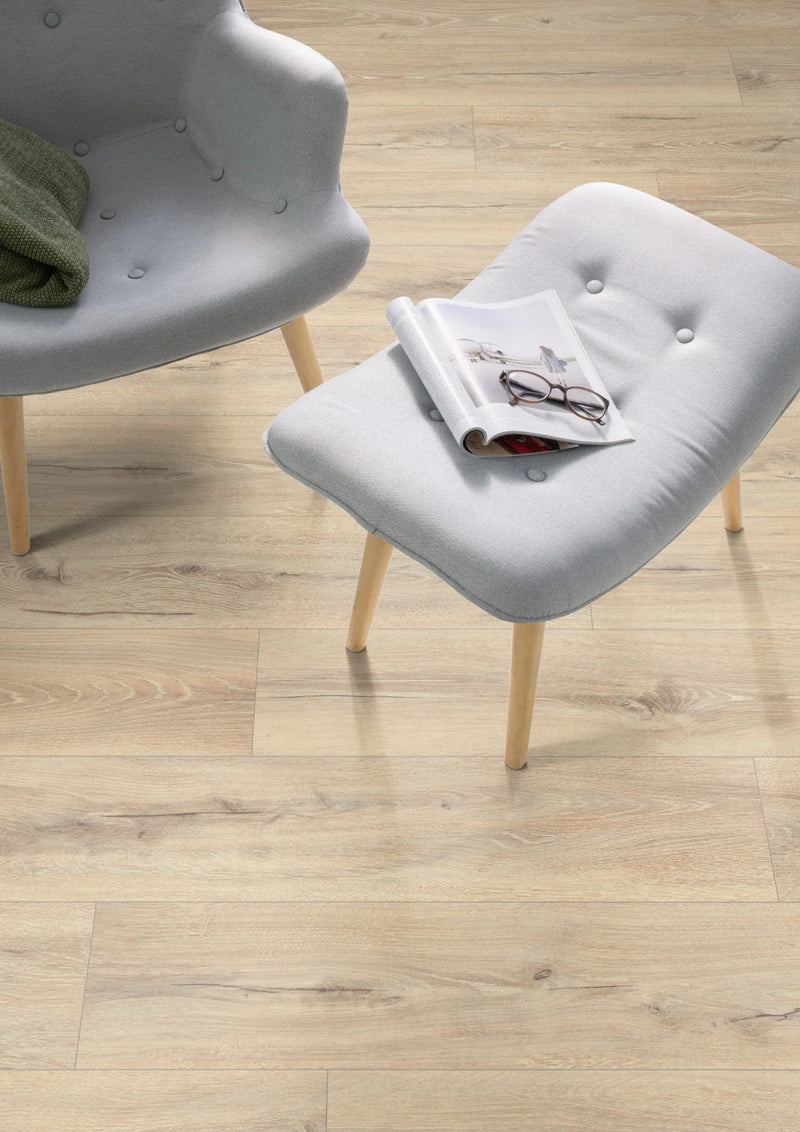 Завантажте зображення в засіб перегляду галереї, beige melba oak laminate flooring displayed in a home setting
