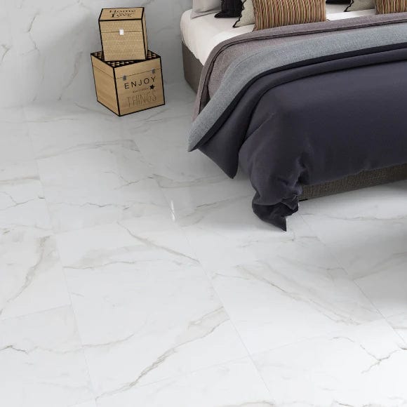 Załaduj obraz do przeglądarki galerii, essential tile in white, 60x60cm displayed in the bedroom
