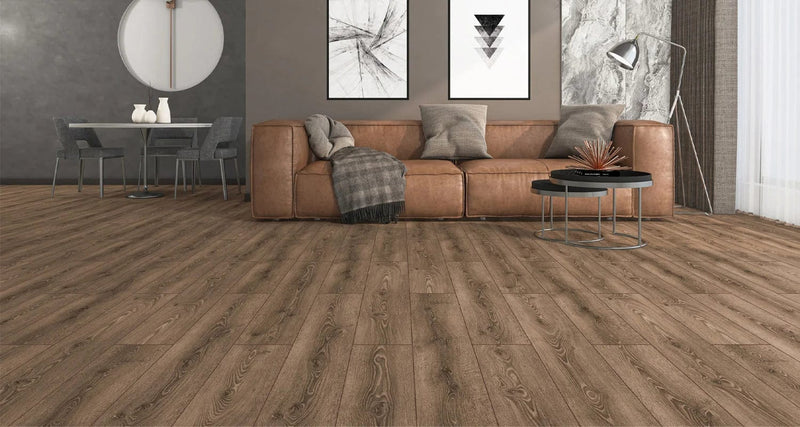 Załaduj obraz do przeglądarki galerii, bosphorus oak laminate flooring on display in a living room
