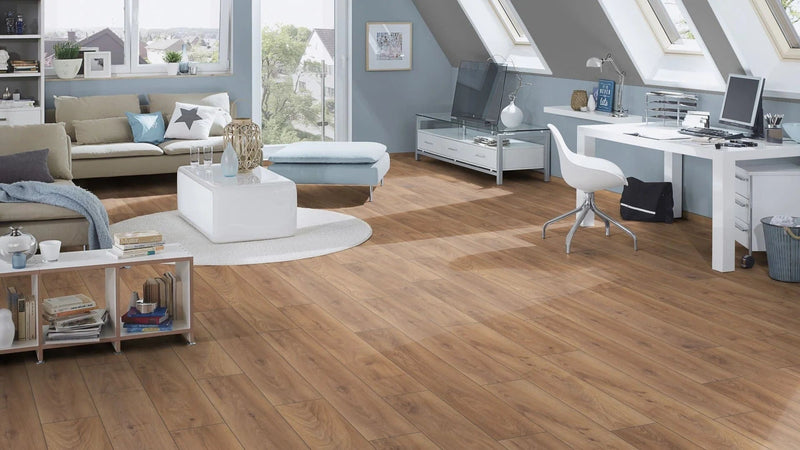 Załaduj obraz do przeglądarki galerii, firebrand oak laminate flooring on display in a home setting
