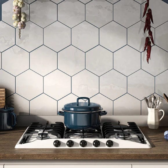 Load image into Gallery viewer, hexatile in blanco brillo, 17.5x20cm in the kitchen
