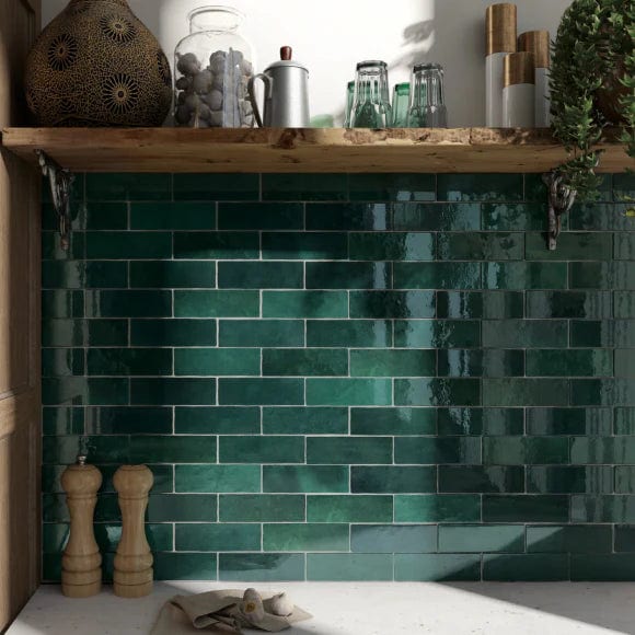 Załaduj obraz do przeglądarki galerii, artisan tile in moss green, 6.5x20cm in the kitchen
