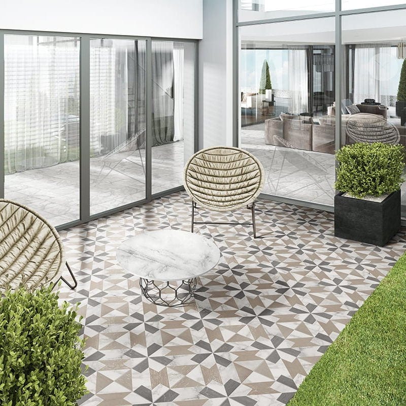 Załaduj obraz do przeglądarki galerii, hermitage versailles natural tile 20x20cm displayed in an outdoor patio
