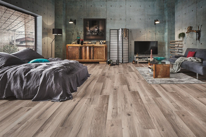 Load image into Gallery viewer, wilderness oak laminate flooring displayed in a bedroom
