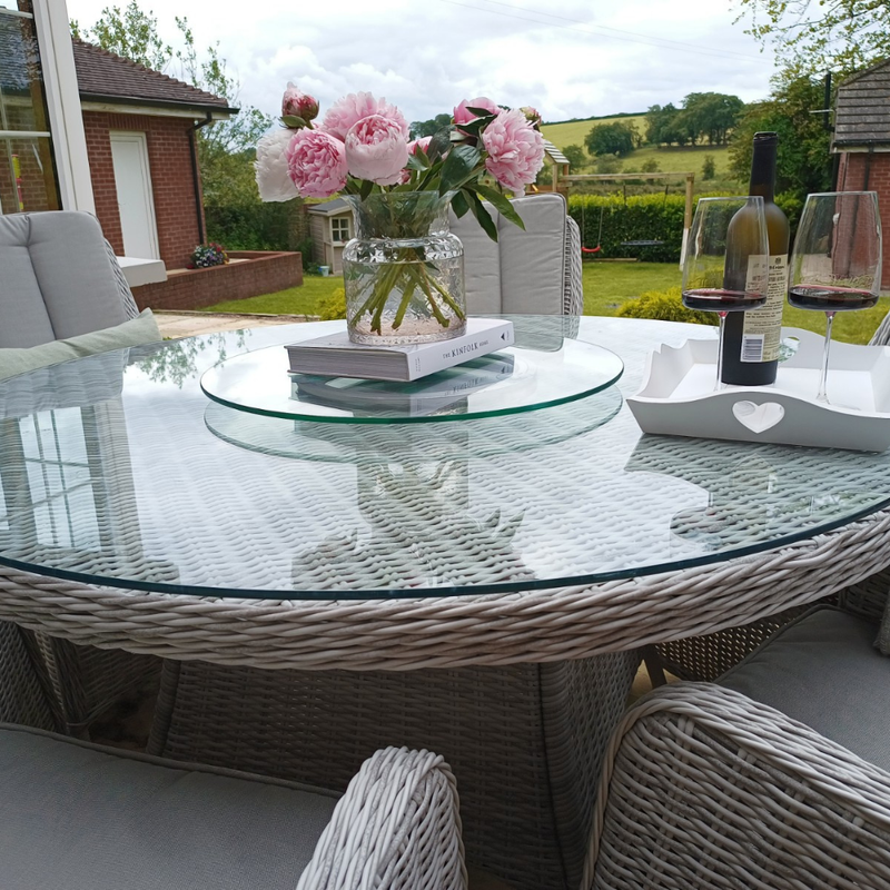 Załaduj obraz do przeglądarki galerii, round glass topped table
