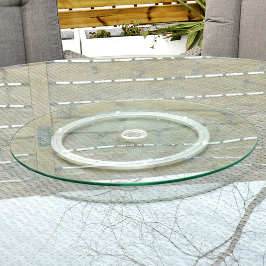 parasol feature centrally situated on the table