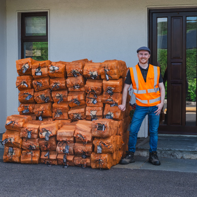 Załaduj obraz do przeglądarki galerii, Hardwood Firewood 2.25m³/780kg - 60 x 13KG Bags Home Delivery
