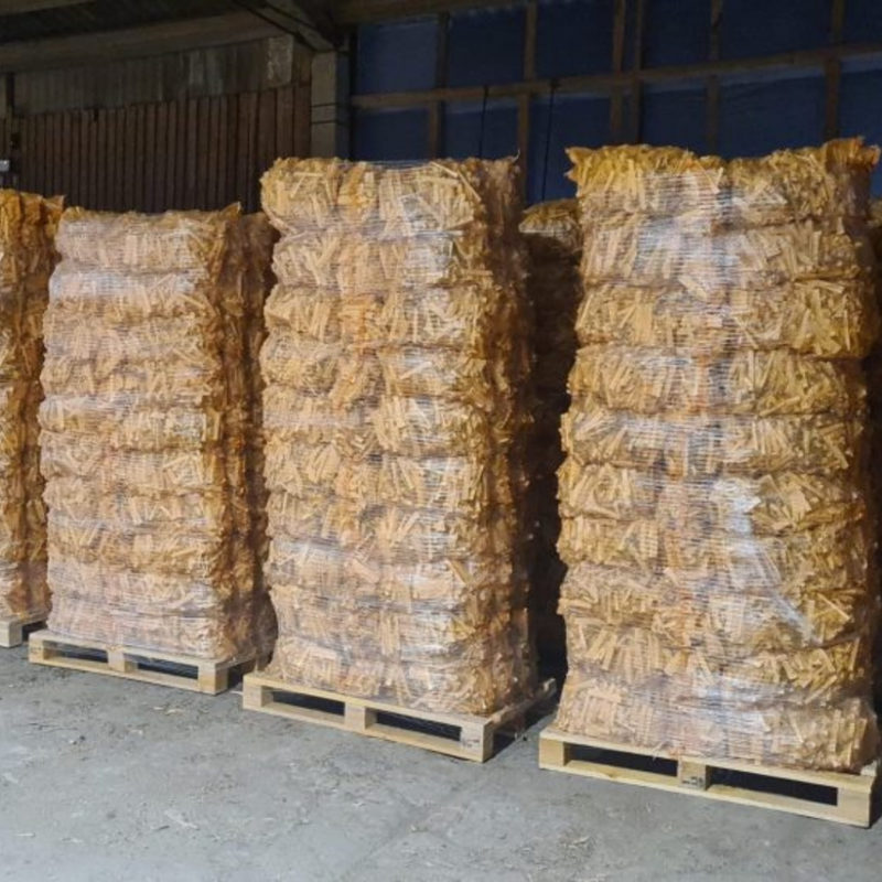 Завантажте зображення в засіб перегляду галереї, Kiln Dried Kindling - Pallet (126 Bags)
