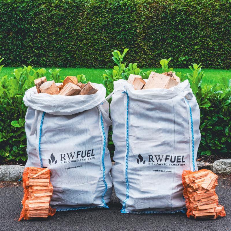 Załaduj obraz do przeglądarki galerii, 200kg Kiln Dried Oak - 2 Trolley Bags with 2 bags of kindling
