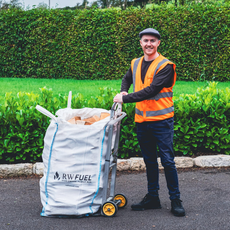 Завантажте зображення в засіб перегляду галереї, 200kg Kiln Dried Oak - 2 Trolley Bags with 2 bags of kindling
